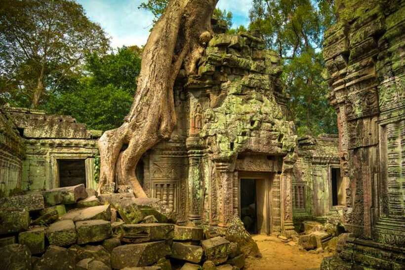 Siem Reap: Angkor Wat 2-Day Tour with Sunrise and Sunset - Ta Keo and the South Gate add scale and symbolism