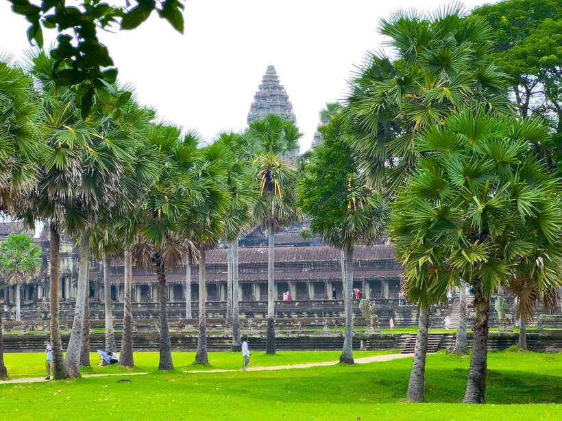 Siem Reap: Angkor Wat, Bayon & Ta Prohm Guided Tour - Angkor Wat: two hours among galleries and carvings