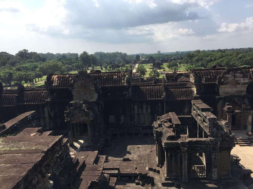 Siem Reap: Angkor Wat Half-Day Trip with Local Guide - What your guide adds to the stones