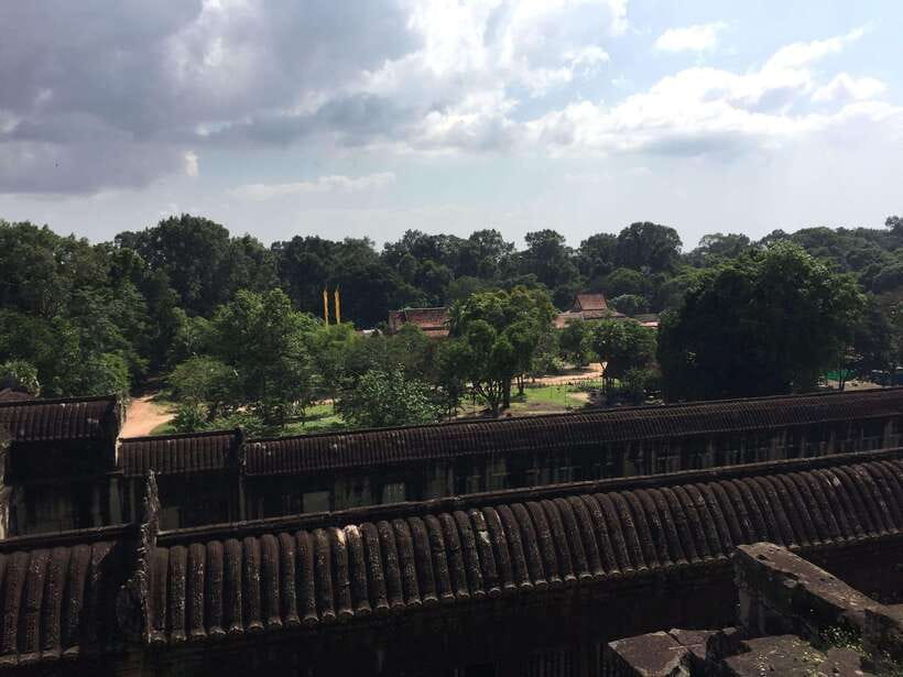 Siem Reap: Angkor Wat Half-Day Trip with Local Guide - What the $100 group price really buys