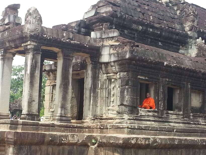 Siem Reap: Angkor Wat Half-Day Trip with Local Guide - Leaving Siem Reap by private vehicle