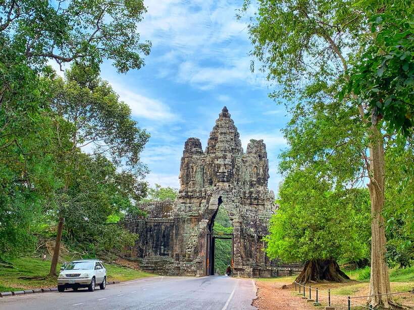 Siem Reap: Angkor Wat Private Tour by Tuk Tuk - Angkor Wat: begin with Cambodia’s national symbol