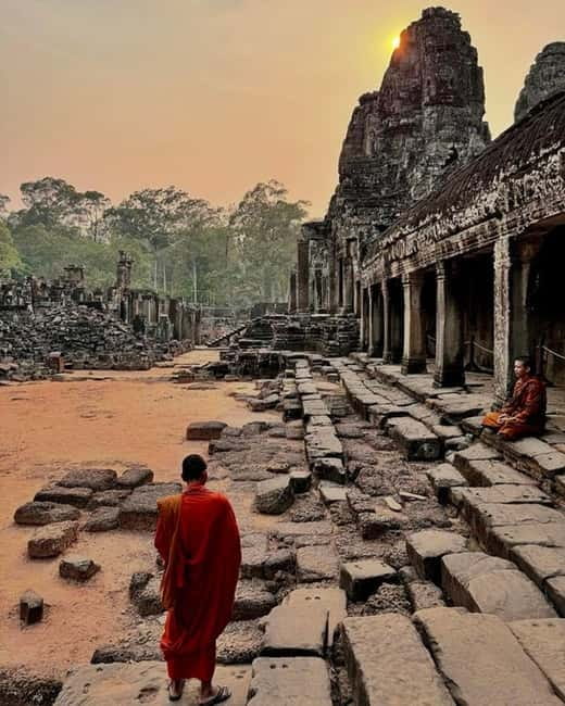 Siem Reap: Angkor Wat Private Tour with Sunrise - Guides, vehicles, and the private format
