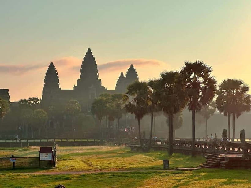 Siem Reap: Angkor Wat Private Tour with Sunrise - Angkor Wat at sunrise, the early start that earns its keep