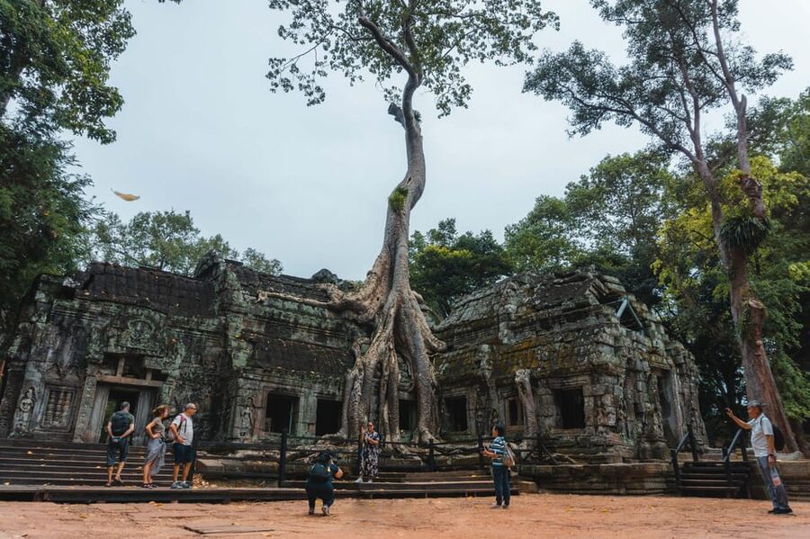 Siem Reap: Angkor Wat Small-Group Full Day Tour and Sunset - Lunch and palm sugar in Phum Preah Dak