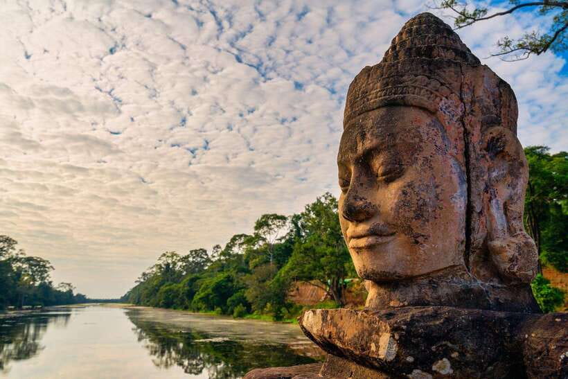 Siem Reap: Angkor Wat Small-Group Full Day Tour and Sunset - Sunset from Phnom Bakheng, with a clear expectation