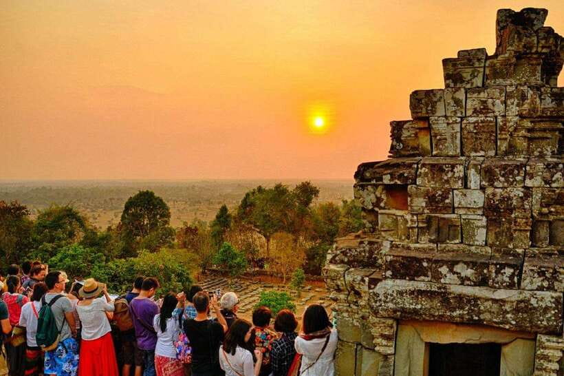 Siem Reap: Angkor Wat Small-Group Full Day Tour and Sunset - Angkor Thom: a royal city, not just a gateway