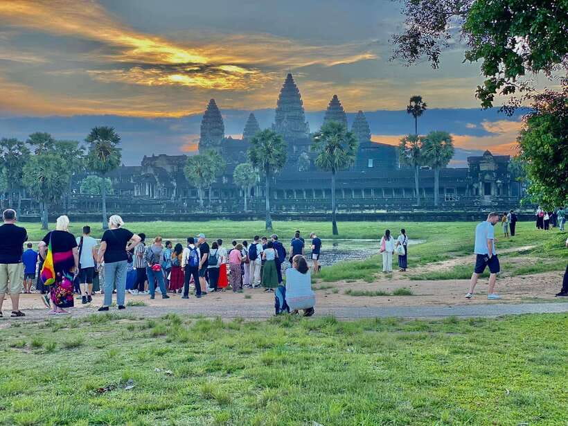 Siem Reap: Angkor Wat: Small-Group Sunrise or Sunset Tour - Why the sunrise start is worth the lost sleep