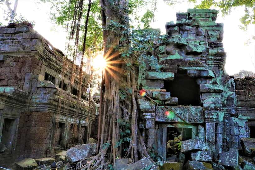 Siem Reap: Angkor Wat Sunrise and Best Temples Tour - Breakfast beside Srah Srang