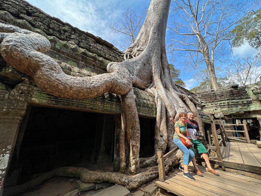 Siem Reap: Angkor Wat Sunrise and Market Tour by Jeep - A local market before returning to Siem Reap