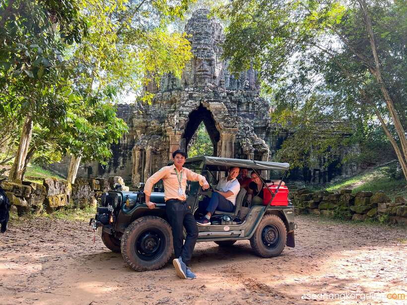 Siem Reap: Angkor Wat Sunrise and Market Tour by Jeep - A Khmer breakfast with palm cakes and noodle soup