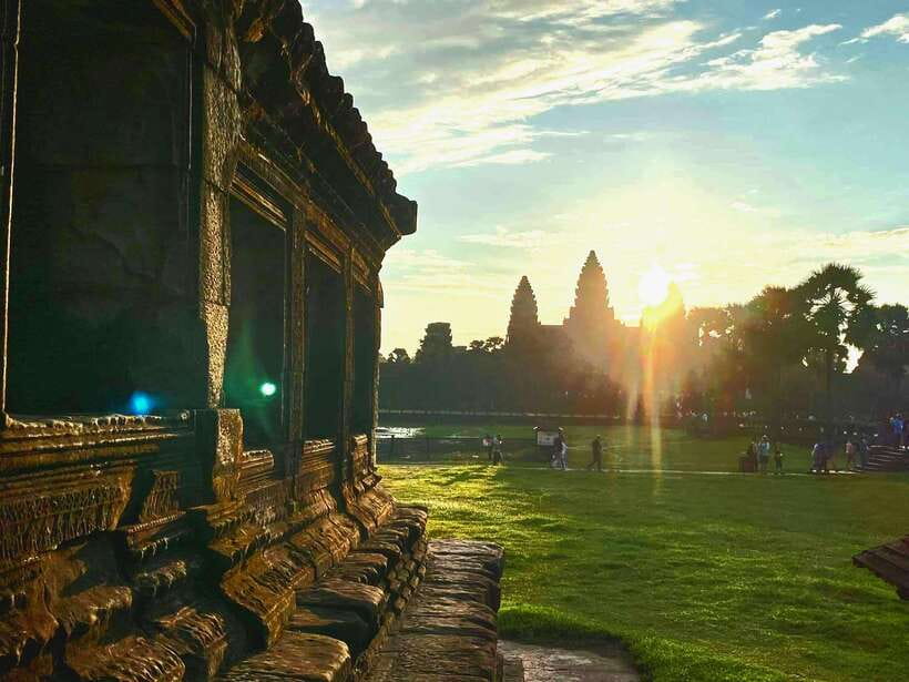 Siem Reap: Angkor Wat Sunrise Tour With Small Group - Why the sunrise start matters at Angkor Wat
