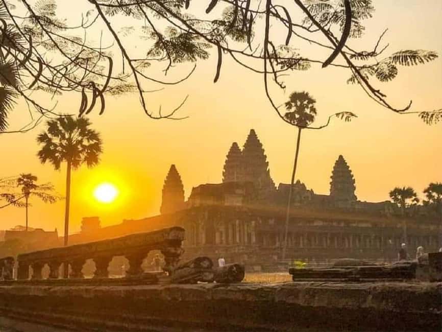 Siem Reap: Angkor Wat Sunrise Tour with Spanish Guide - Angkor Wat before breakfast
