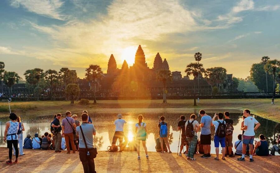 Siem Reap: Angkor Wat Sunrise Tour with Spanish Guide - Entering Angkor Thom through Victory Gate
