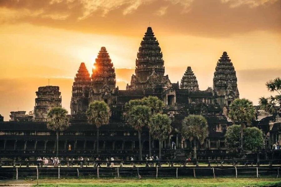 Siem Reap: Angkor Wat Sunrise Tour with Spanish Guide - What the $65 price really covers