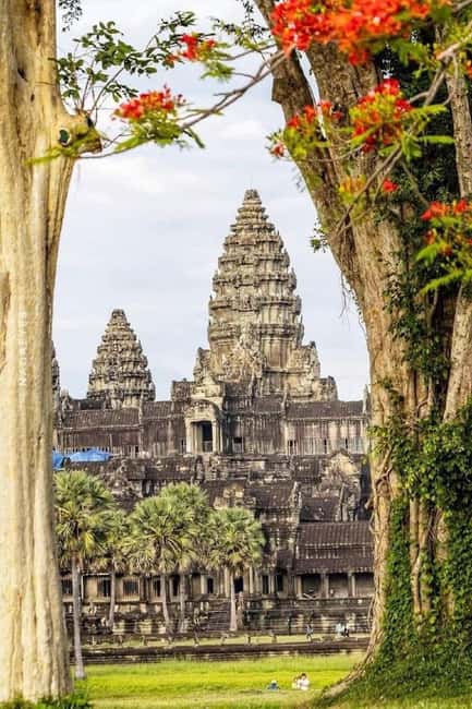 Siem Reap: Angkor Wat Tour with Italian-Speaking Guide - What the two-day option adds