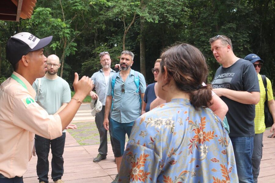Siem Reap: Angkor Wat with German or English Guided Tour - What to bring and what to wear