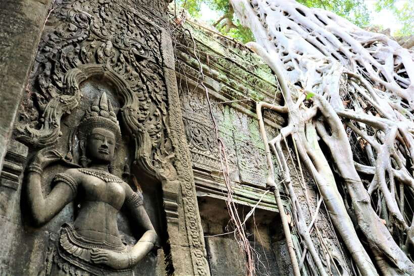 Siem Reap: Angkor Wat with German or English Guided Tour - Hotel pickup and the ride to Angkor