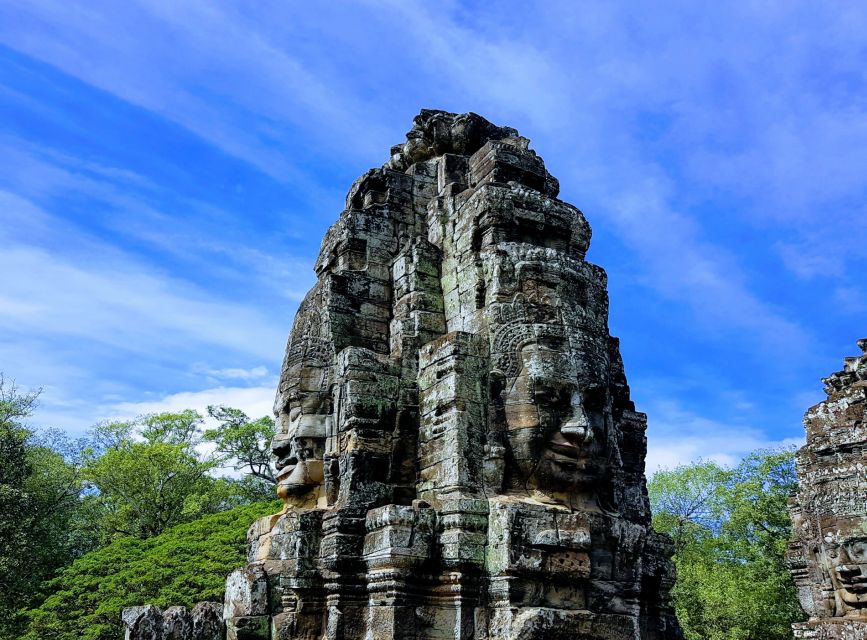 Siem Reap - Discover Angkor Wat by Jeep - Angkor Wat and its carved galleries