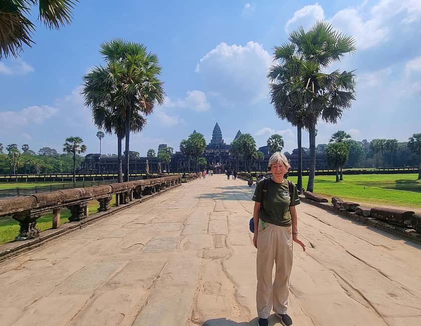 Siem Reap - Discover Angkor Wat by Jeep - The guide and driver are central to the value