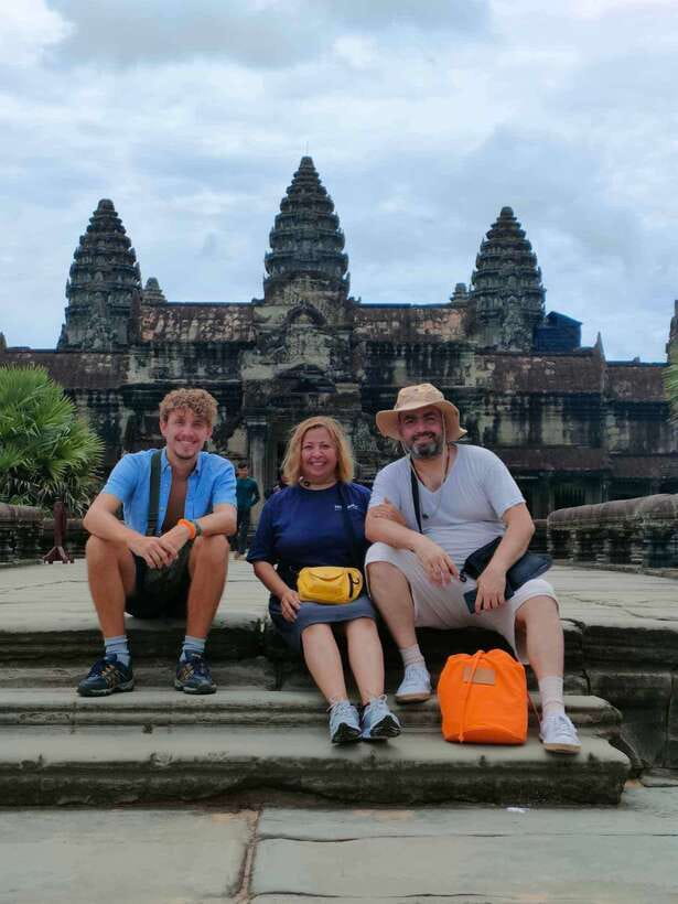 Siem Reap: Full-Day Angkor Wat Guided Tour with Sunset - What the guide adds to the price