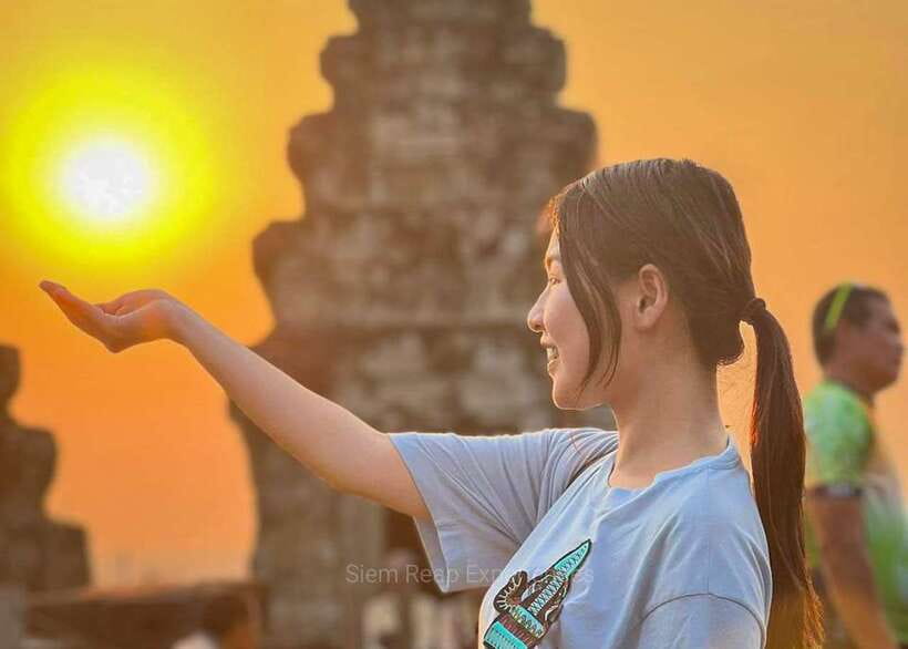 Siem Reap: Full-Day Angkor Wat Guided Tour with Sunset - Phnom Bakheng at sunset