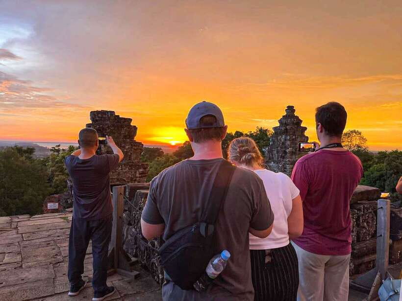 Siem Reap: Full Day Angkor Wat Temple Experience with Sunset - Angkor Wat deserves the final long visit