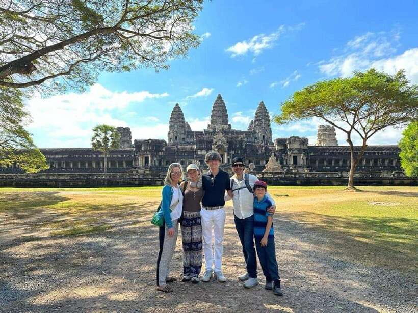 Siem Reap: Full Day Angkor Wat Temple Tour with Sunset - Angkor Wat: scale, galleries, and stone storytelling