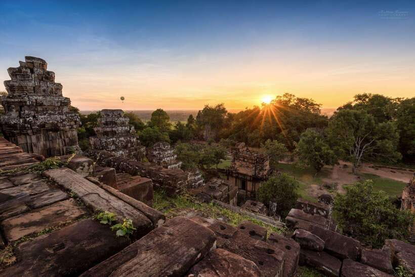 Siem Reap: Full Day Angkor Wat Temple Tour with Sunset - Angkor Thom and the smiling faces of Bayon