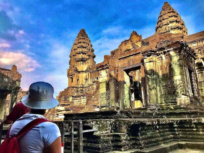 Siem Reap: Full Day Angkor Wat Temple Tour with Sunset - Phnom Bakheng and the sunset finish
