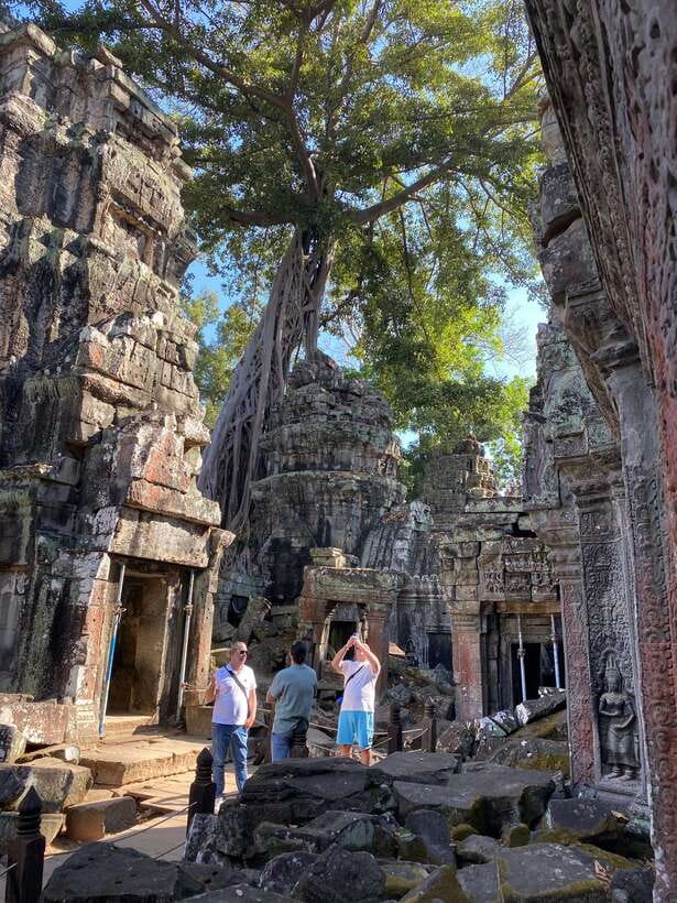 Siem Reap: Personalized Angkor Wat Sunrise/Set by TukTuk/Car - Why the guide matters here