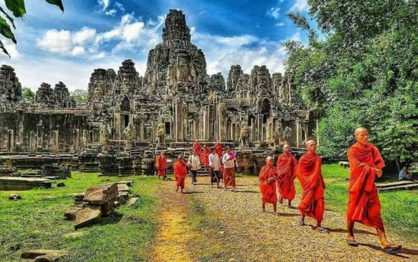Siem Reap: Personalized Angkor Wat Sunrise/Set by TukTuk/Car - Starting before sunrise in Siem Reap