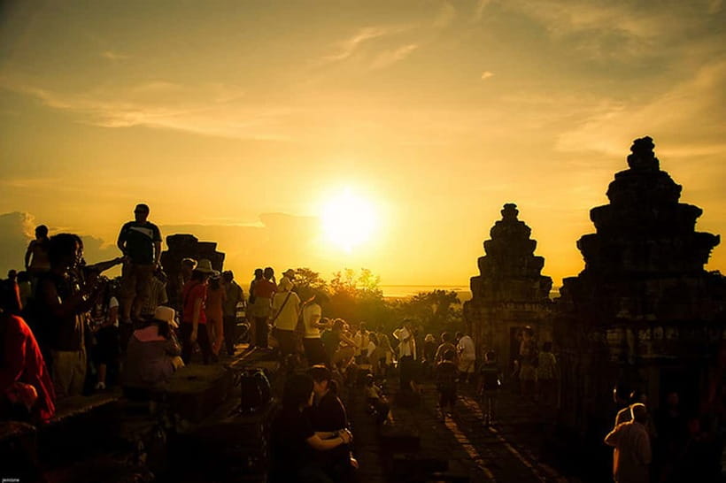 Siem Reap: Private Angkor Wat & Bakheng Mountain Sunset Tour - The short transfer to Phnom Bakheng