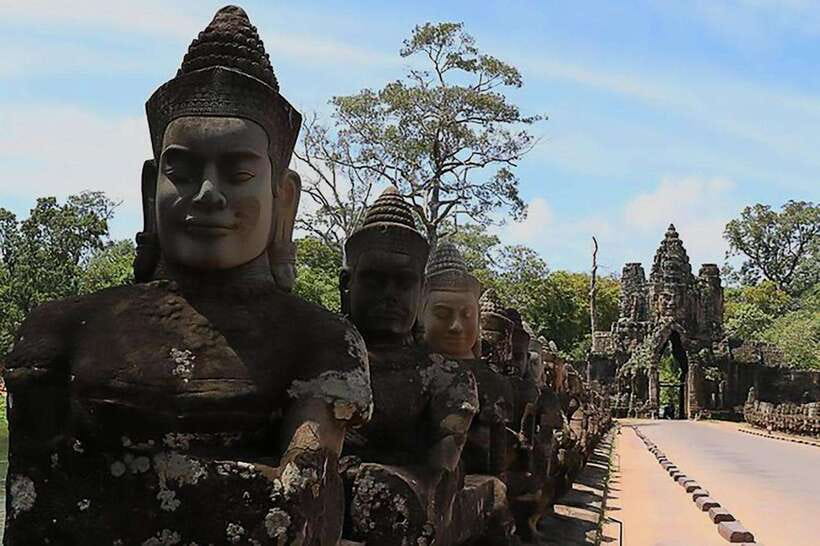 Siem Reap : Private Tuk-Tuk Tour of the Magnificent Temples. - Angkor Thom and Bayon’s stone faces