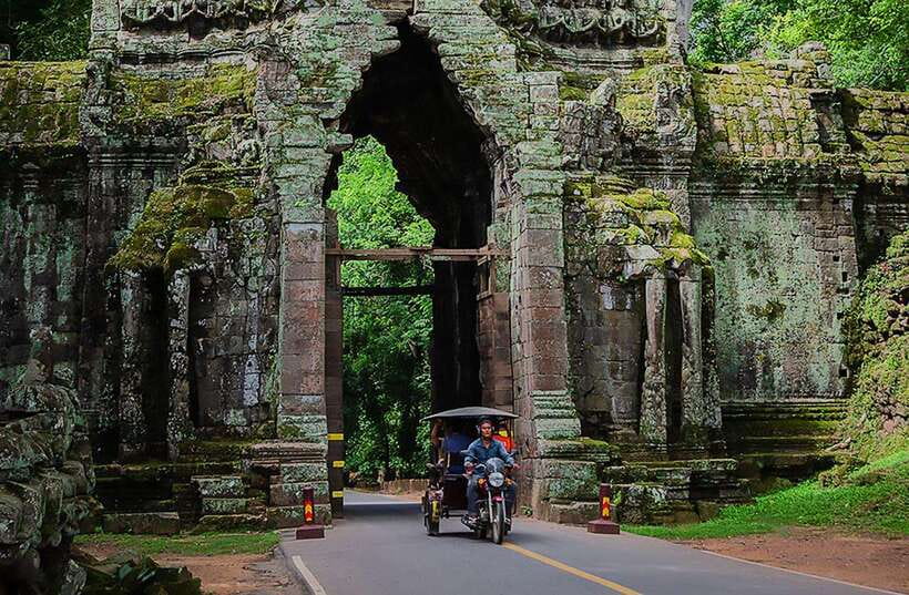 Siem Reap : Private Tuk-Tuk Tour of the Magnificent Temples. - The Terrace of the Elephants and royal ceremony