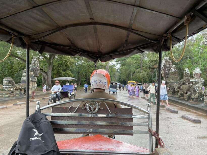 Siem Reap : Private Tuk-Tuk Tour of the Magnificent Temples. - Starting in Siem Reap and getting the Angkor Pass