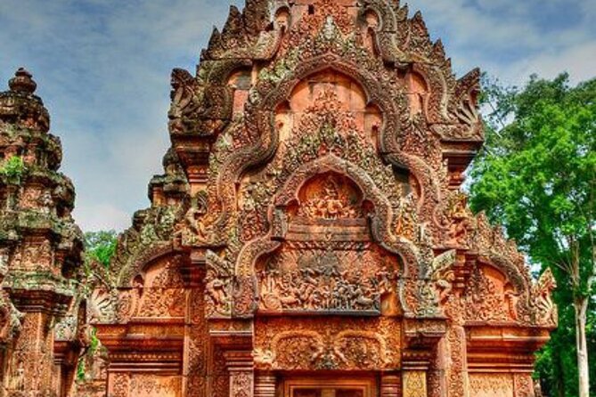 Siem Reap Tour: Angkor Wat Sunrise, Bayon, Ta Prohm, Banteay Srei - Banteay Srei and its pink sandstone carvings