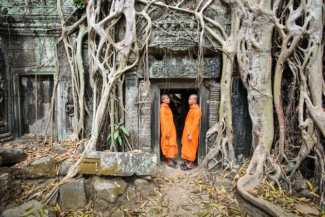 Siem Reap Tour: Angkor Wat Sunrise, Bayon, Ta Prohm, Banteay Srei - Bayon Temple and its many stone faces