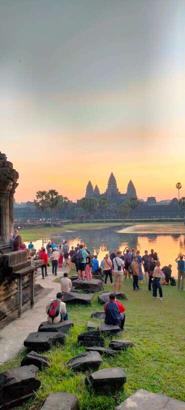 Siem Reap Tour Guide: Angkor Wat Sunrise Tour & Beng Mealea - What to bring for a ten-hour temple day