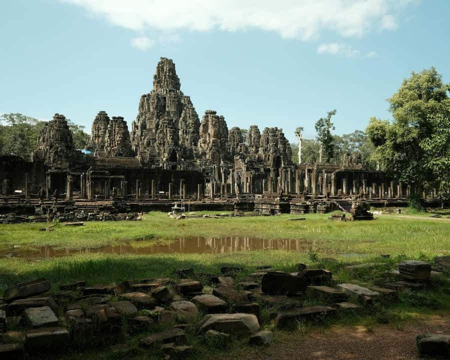 SiemReap: Private Angkor Wat Tour in English or German guide - Phnom Bakheng sunset and the limits of a popular viewpoint