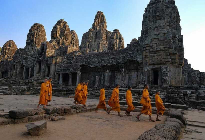 SiemReap: Private Angkor Wat Tour in English or German guide - Who should choose this Angkor tour?