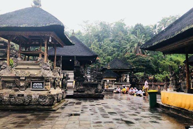 Skip the Line Tirta Empul Temple Entrance Ticket All Inclusive - Guides who make the biggest difference