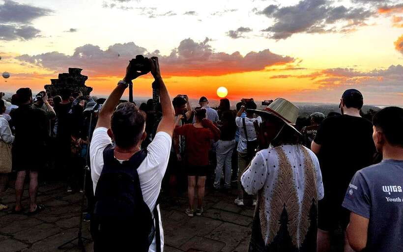 Small-Group Full Day Angkor wat Guide tour with Sun set - Angkor Wat: start with the Khmer Empire’s great monument