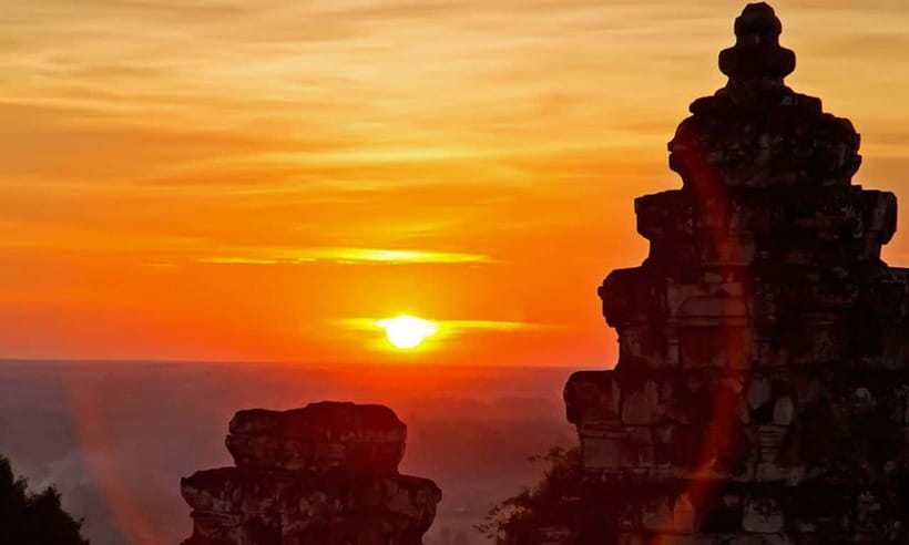 Small-Group Full Day Angkor wat Guide tour with Sun set - Ta Prohm and the walk beneath the tree roots