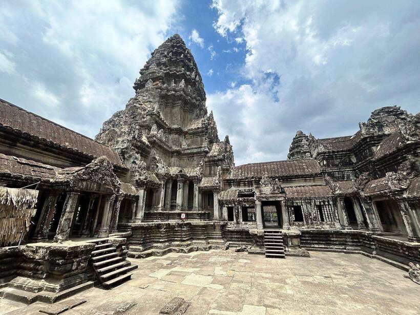 Small-Group Full Day Angkor wat Guide tour with Sun set - Phnom Bakheng sunset: a fitting final stop