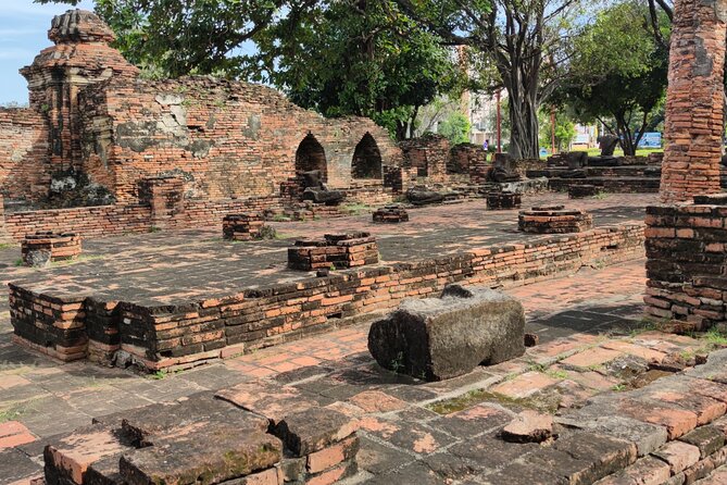 Small Group Tour to Ayutthaya Temples from Bangkok with Lunch - What the guide adds to the day