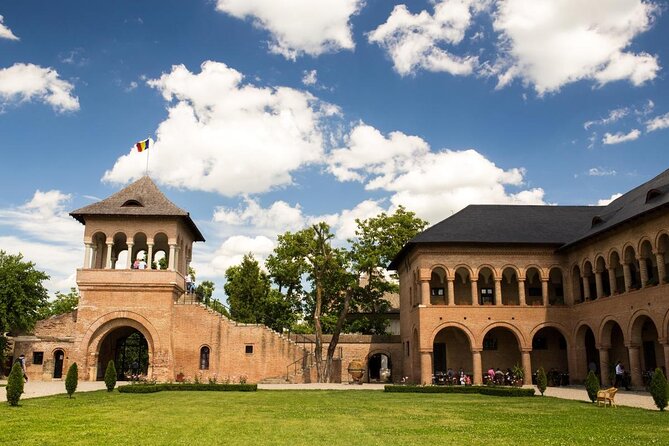 Small Group Tour to Mogosoaia Palace and Snagov Monastery - Key points at a glance