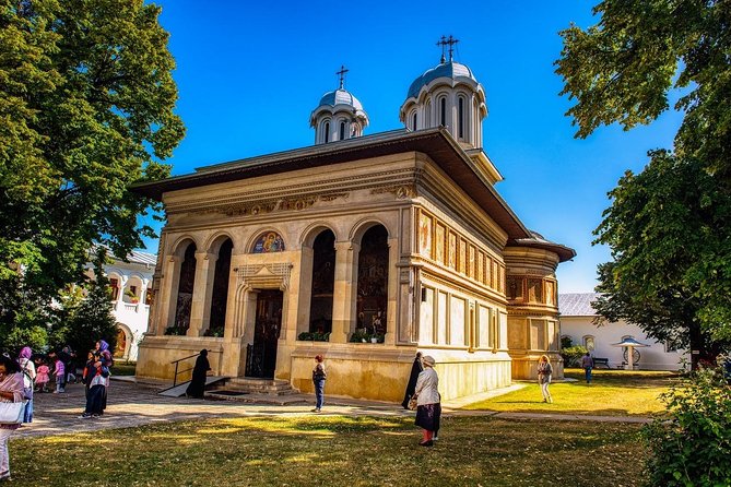 Small Group Tour to Mogosoaia Palace and Snagov Monastery - Mogosoaia Palace and the Brancovenesc style