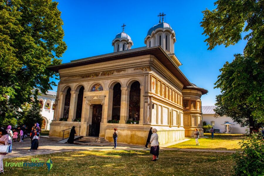 Small Group Tour to Mogosoaia Palace & Snagov Monastery - The palace interior: set your expectations carefully
