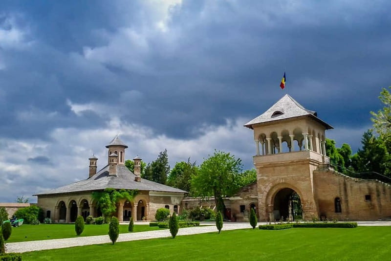 Small Group Tour to Mogosoaia Palace & Snagov Monastery - What the Dracula connection really adds